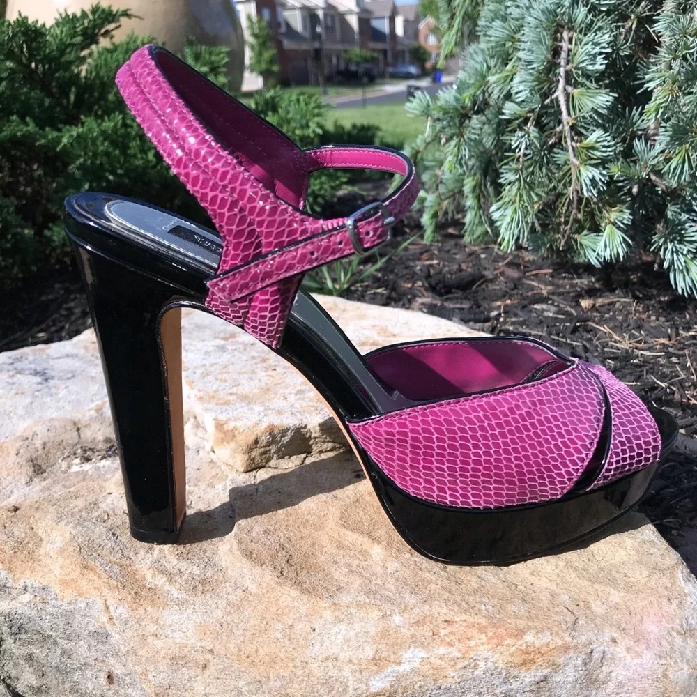 WHBM purple snakeskin print platform heels 🎁🎁